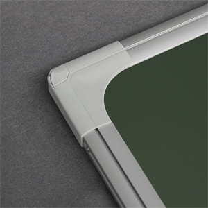 Szkolna Tablica PREMIUM kredowa zielona o powierzchni magnetycznej ceramicznej 170x100 w ramie GTO do szkoły biura