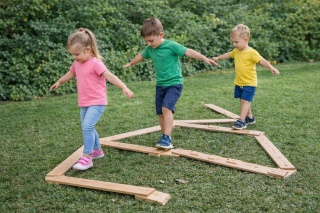 Trening Balansu Równowagi Drewniane Deseczki Masterkidz żłobek przedszkole