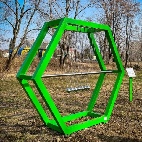 Kołyska Newtona na plac zabaw | Fizyka dla dzieci | Wyposażenie edukacyjne | Nauka i Zabawa