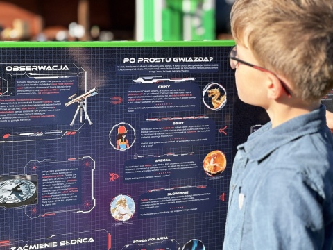 Edukacyjna Tablica Układ Słoneczny dla szkół przedszkoli z platformą QR+
